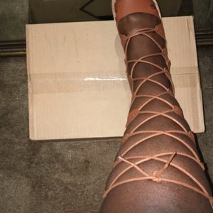 Size 10 gladiator slides for thick caves are small strings are adjustable